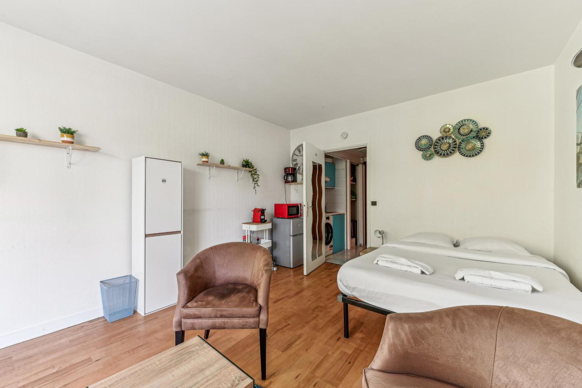 Chic Champs-elysees Apartment Paris